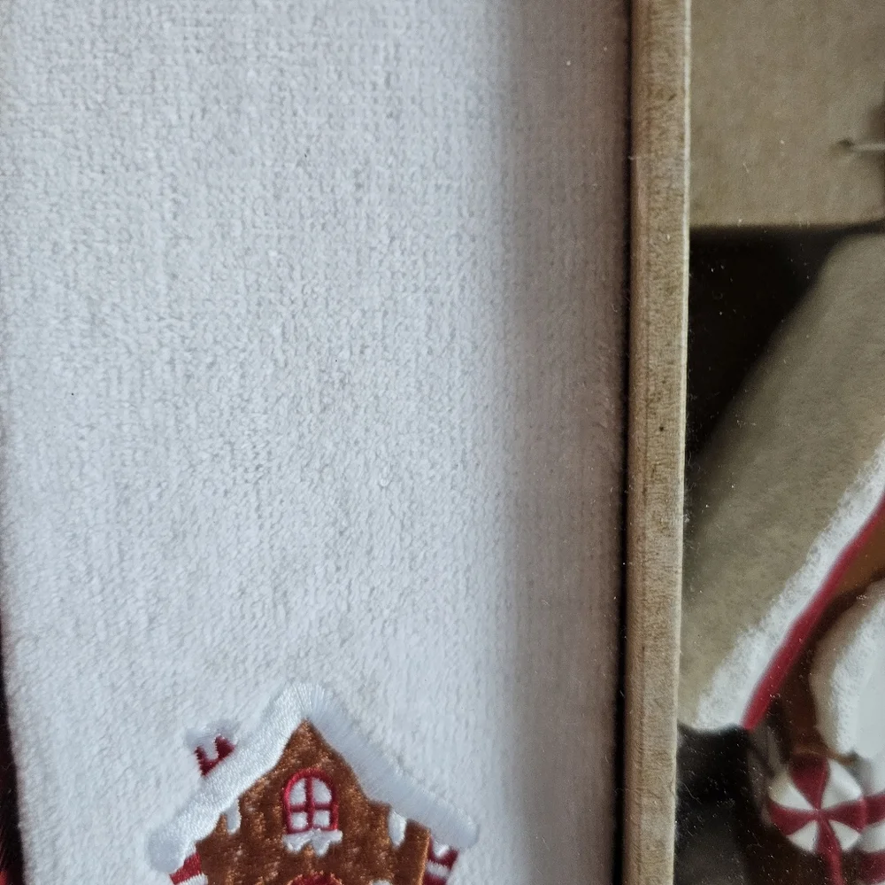 4pc Mistletoe Farms Christmas Gingerbread House Bath Set New